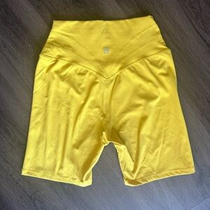 Buff Bunny Legacy Shorts in Women’s Medium